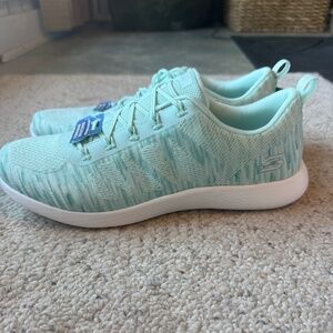 Skechers Slip-Ins Mint Green • Size 9 • NWT